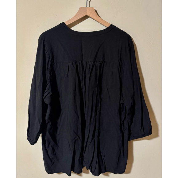 Torrid Black Challis Pleated Blouse – 3X - Picture 2 of 2
